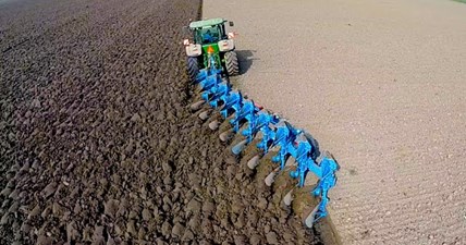 Ploughing w John Deere 8360R & 9 furrow Lemken Diamant 12 | ERF B.V. | Pflügen