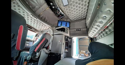 Interior AEROCAB mostrando DETALLADAMENTE camarote KENWORTH  t800